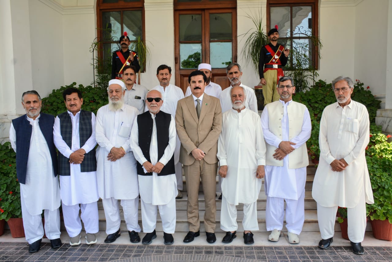 A delegation of PPP Katlang, Mardan, led by Asad Ali Kashmiri, Syed Badshah Shankar Khankhel and former PK-59 candidate Sherzada Khan, called on Governor Khyber Pakhtunkhwa Faisal Karim Kundi 