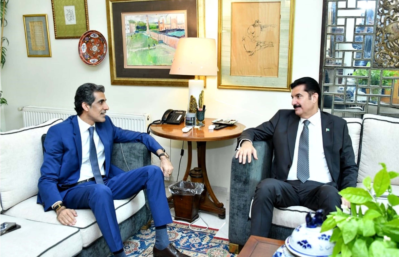 Governor Khyber Pakhtunkhwa Faisal Karim Kundi meets Minister of State for Overseas Pakistanis