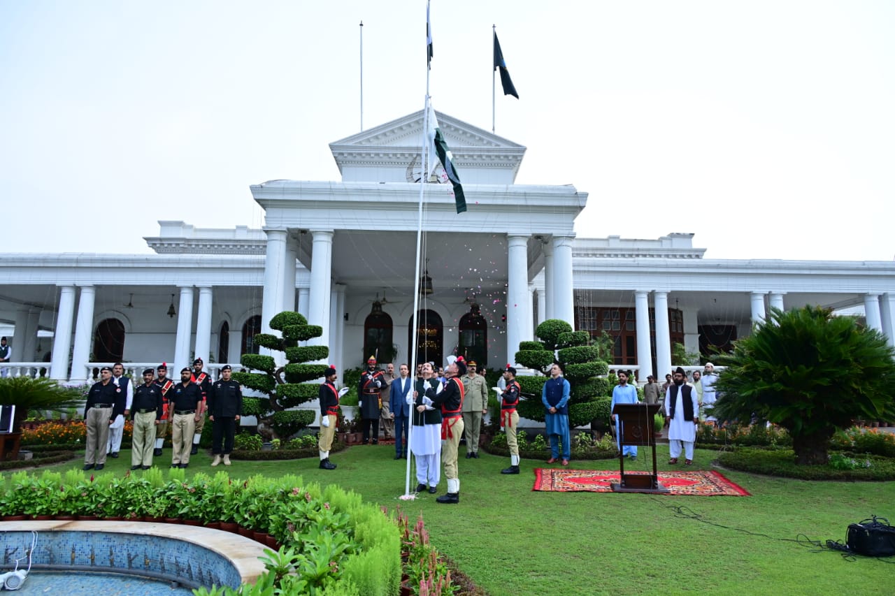 Kundi hoists the national flag at Governor House Peshawar on the occasion of the 79th Independence Day