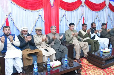 Kundi visits Police Line District Tank and offers condolence & solidarity with the families of police martyred