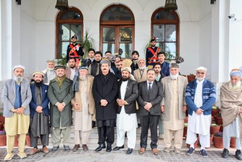 Faisal Karim Kundi in a group photo with a delegation of Utman Khel Qoumi Itihad