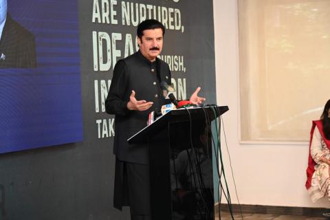 Governor urges greater investment in IT, AI