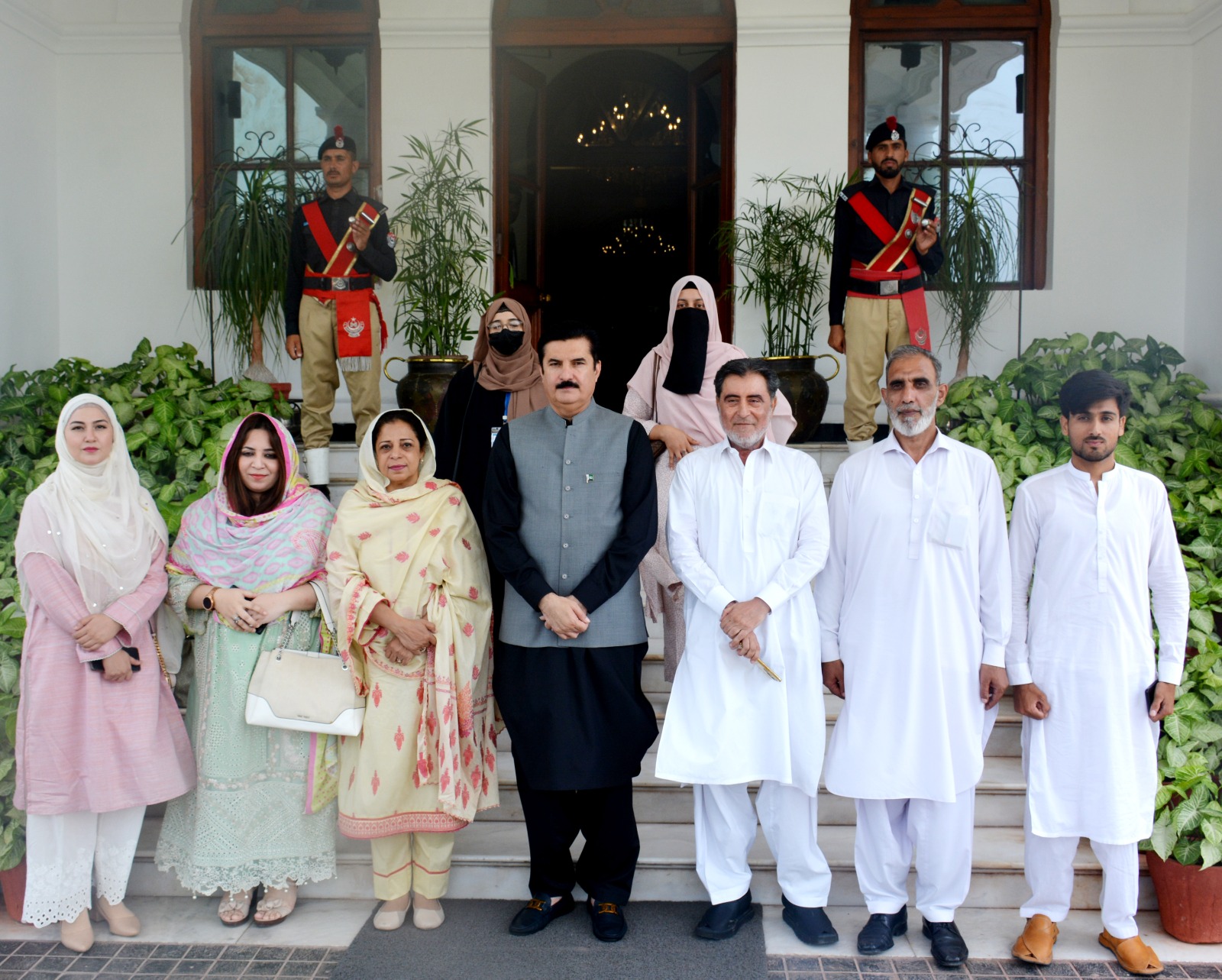 Governor Khyber Pakhtunkhwa Faisal Karim Kundi is called on by the faculty and students of the Department of Arts & Design, University of Peshawr at Governor House