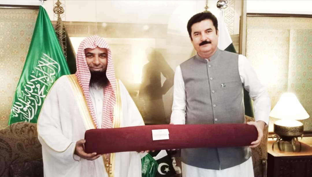 Governor Khyber Pakhtunkhwa Faisal Karim Kundi meets the Imam of Masjid-i-Nabvi Dr Salah Muhammad Al-Budair in Islamabad.