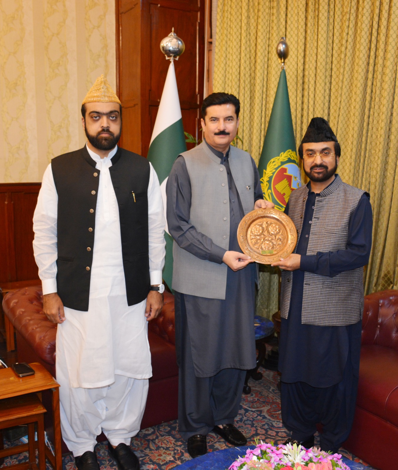 Pir of Golra Sharif Syed Qutb ul Haq Gilani and Sajjada Nasheen Pir Junaid ul Haq Gilani meet Governor Khyber Pakhtunkhwa Faisal Karim Kundi at Governor House Peshawar.