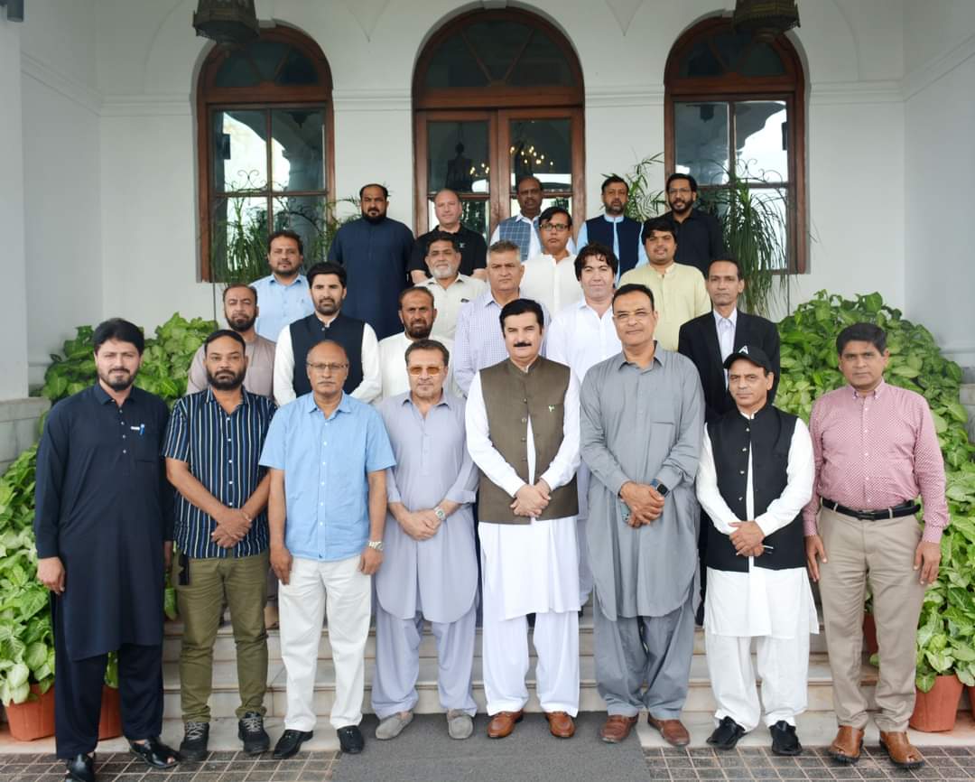 Pakistan Sports Writers Federation delegation led by Amjid Aziz Malik calls on Governor Khyber Pakhtunkhwa Faisal Karim Kundi at Governor House.