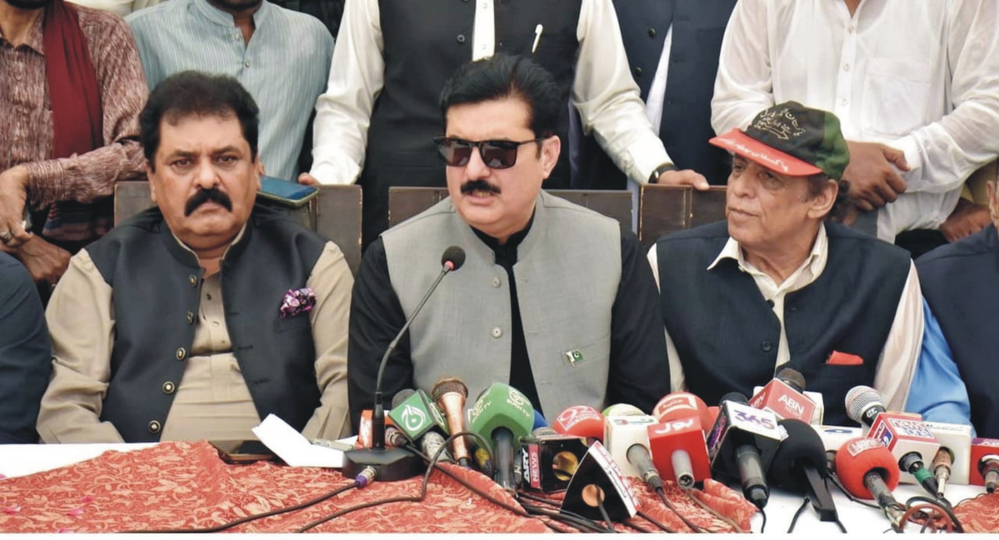 Governor Khyber Pakhtunkhwa Faisal Karim Kundi talks with Media persons at PPP Secretariat during his visit to Multan on Sunday