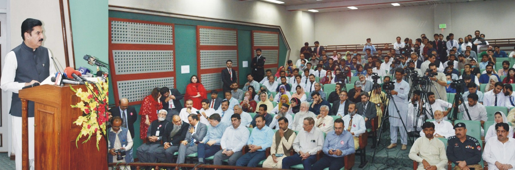 Governor Khyber Pakhtunkhwa Faisal Karim Kundi addressing World Heart Day event at Rehman Medical Institute, Hayatabad.