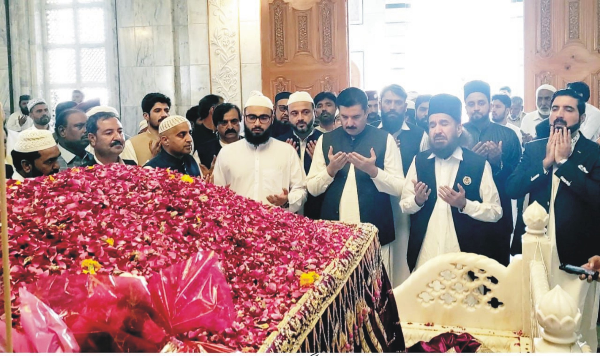 Governor Khyber Pakhtunkhwa Faisal karim Kundi participates in closing prayer ceremony of the 77th Annual Urs Mubarak of Ghamkul Sharif in district Kohat on Sunday.