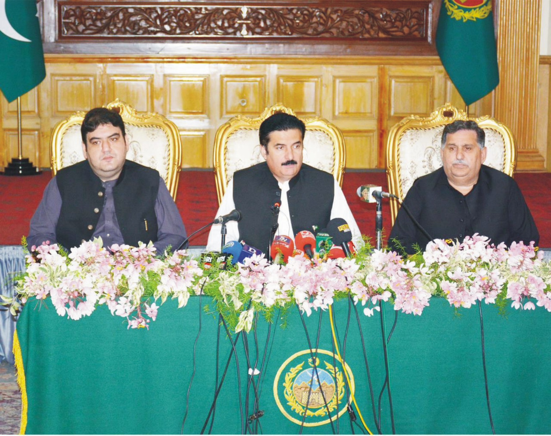 Governor Khyber Pakhtunkhwa Faisal Karim Kundi addressing an important Press Conference at Governor House, Peshawar on Friday.