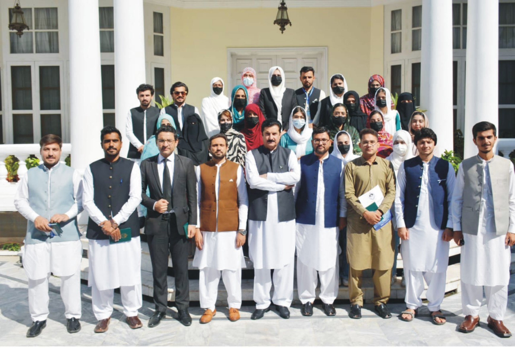 Governor Khyber Pakhtunkhwa Faisal Karim Kundi in a group photo with Young Leaders Parliament delegation who visited Governor House Peshawar on Wednesday.