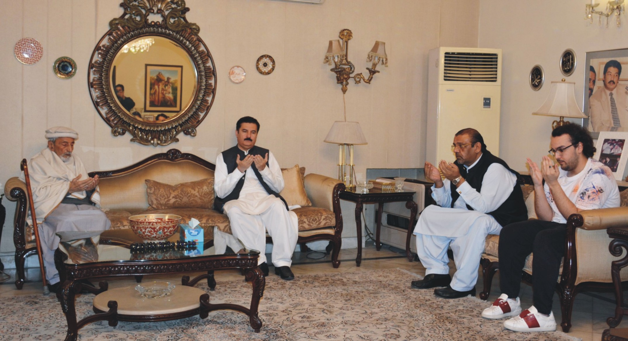 Governor Khyber Pakhtunkhwa Faisal Karim kundi offers Fatiha on the sad demise of Ilyas Ahmad Bilour during his visit to Bilour House.