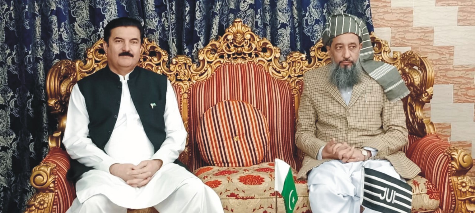 Governor Khyber Pakhtunkhwa Faisal Karim kundi meets with JUI(S) President Maulana Hamid ul Haqani at his residence and invites him to join APC which is scheduled in the first week of December.