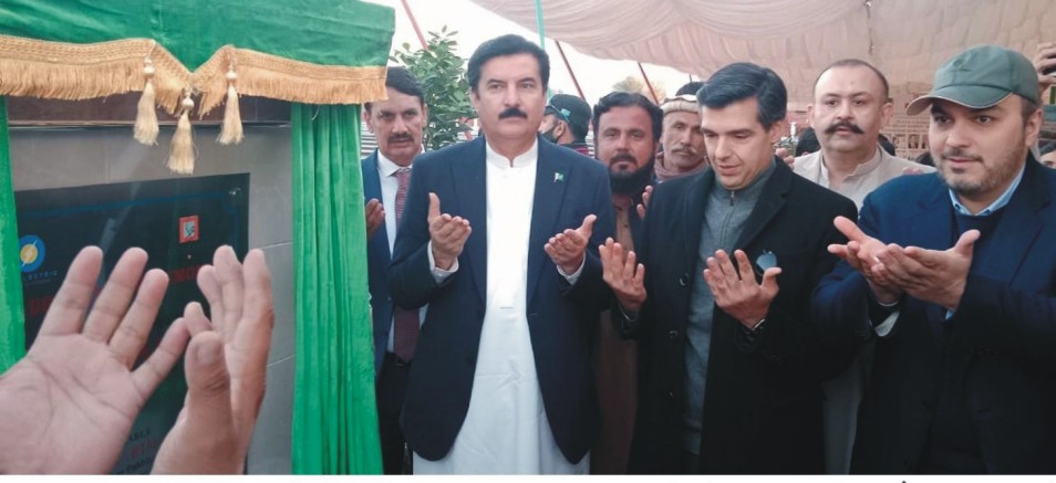 Governor Khyber Pakhtunkhwa Faisal Karim Kundi along with former federal minister Saleem Saifullah Khan and CEO Asad Saifullah Khan inaugurates 3MW Solar syestem at Kohat Textile Mils.