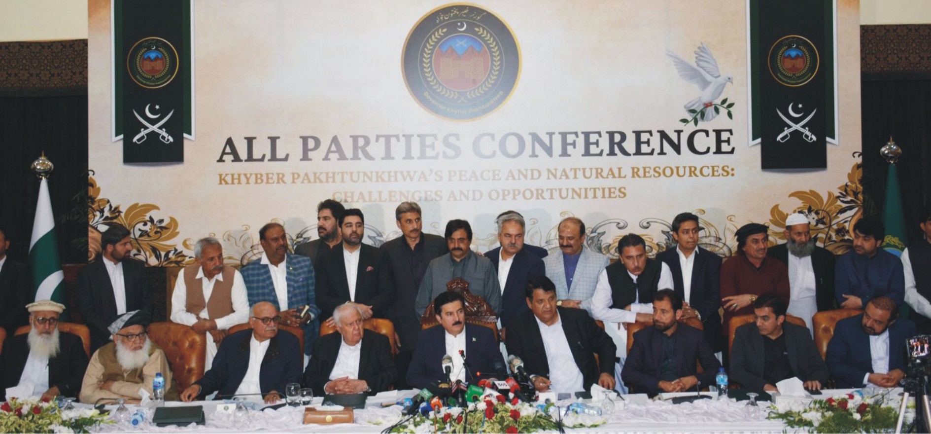 Governor Khyber Pakhtunkhwa Faisal Karim Kundi along with political leadership sharing APC declaration during press conference at Governor House on THURSDAY.