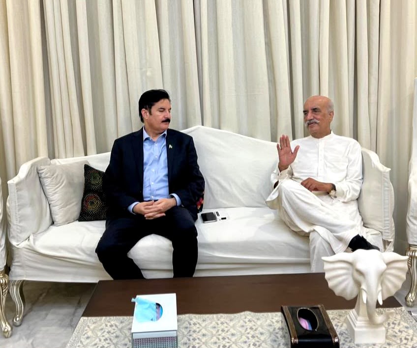 Kundi discusses political affairs with Khursheed Shah.