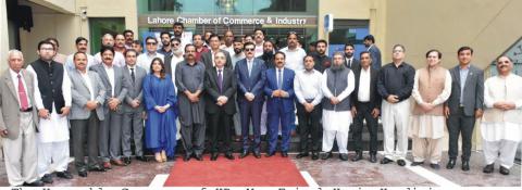 Governor Khyber Pakhtunkhwa Faisal Karim Kundi in a group photo with president and members of Lahore Chamber of Commerce and Industry (LCCI) in Lahore.