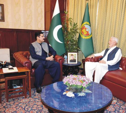 Governor Khyber Pakhtunkhwa Faisal Karim Kundi is called on by Former Federal Minister Saleem Saifullah Khan at Governor House.