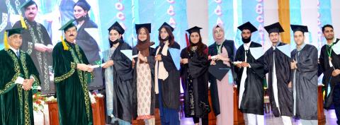 Governor Khyber Pakhtunkhwa Faisal Karim Kundi distributes degrees among graduating students at the 14th annual Convocation of Hazara University, Mansehra, on Thursday.