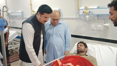 Governor Khyber Pakhtunkhwa Faisal Karim Kundi inquires about the health of police station blast injured during his visit to District Swabi.