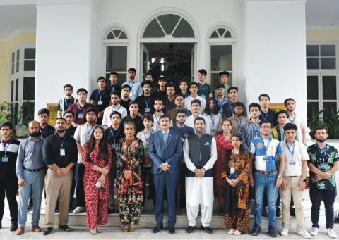 Governor Khyber Pakhtunkhwa Faisal Karim Kundi in a group photo with the visiting students of Lahore Grammer School Peshawar at Governor House.