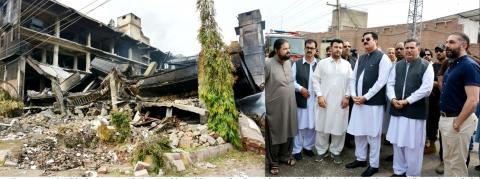 Governor Khyber Pakhtunkhwa Faisal Karim Kundi visits burnt factory in Industrial Estate, Hayatabad and expressed deep sympathy with industrialists.