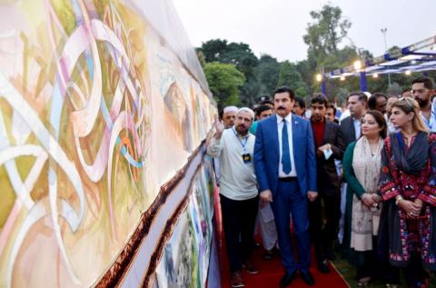  Governor Khyber Pakhtunkhwa Faisal Karim Kundi viewing Arts Work displayed in the Arts Gala Exhibition arranged by Crescent Art Gallery at Governor House on Tuesday.