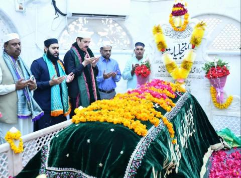 Governor Khyber Pakhtunkhwa Faisal Karim Kundi offers Dua at the shrine of Hazrat Ali Hajvery, Data Ganj Bakhsh (RA) in Lahore on Monday.