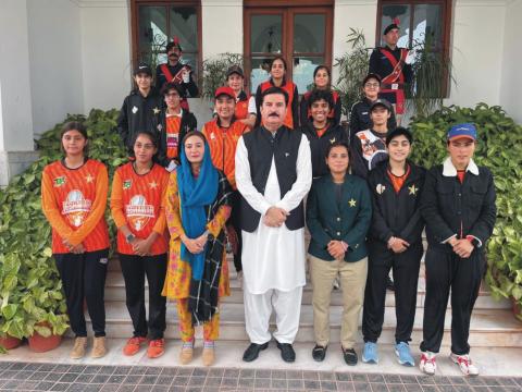 Governor Khyber Pakhtunkhwa Faisal Karim Kundi in a group photo with the Female Cricket Players of Khyber Pakhtunkhwa who called on him at Governor House.