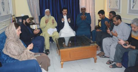 Governor Khyber Pakhtunkhwa Faisal Karim Kundi visited family of Capt. Muhammad Zohaibuddin and offers Fatiha at his residence in Lahore.