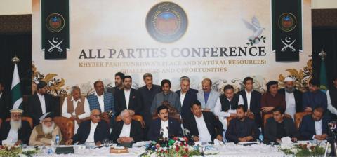 Governor Khyber Pakhtunkhwa Faisal Karim Kundi along with political leadership sharing APC declaration during press conference at Governor House on THURSDAY.