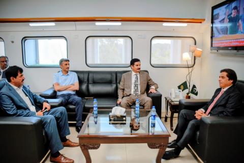KP Governor Faisal Karim Kundi and Railways Minister Hanif Abbasi discuss the ML-1 project,